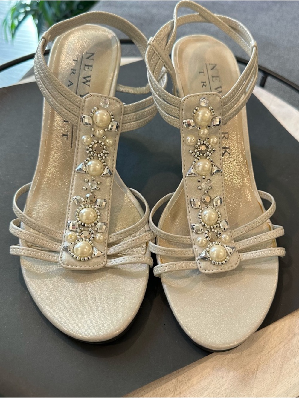 New York Transit Pearl & Crystal Embellished Metallic Sandals size 9 luxury vibe